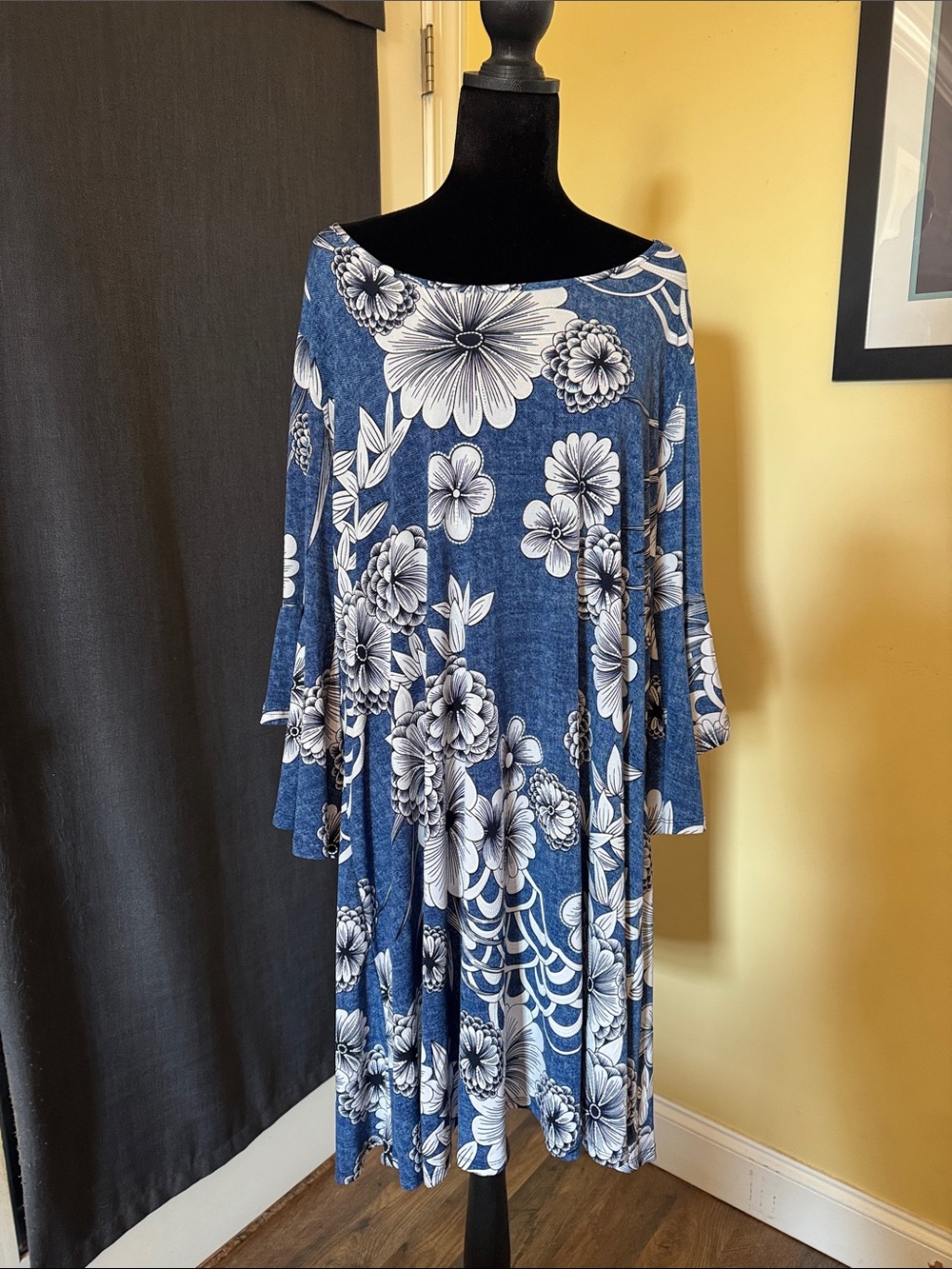 SJS Blue and White Floral Midi Dress